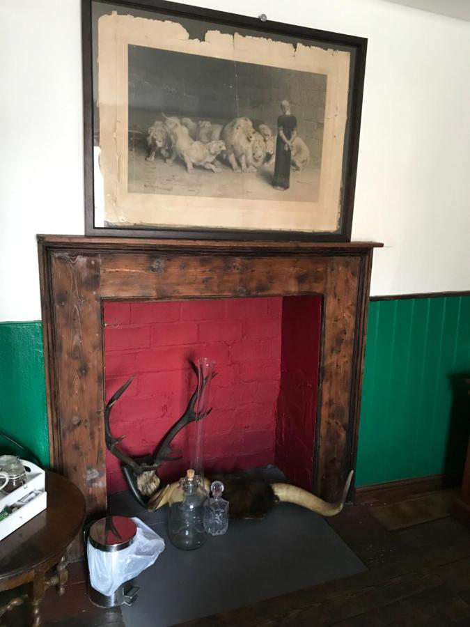 迪韦齐斯The White Bear住宿加早餐旅馆 外观 照片