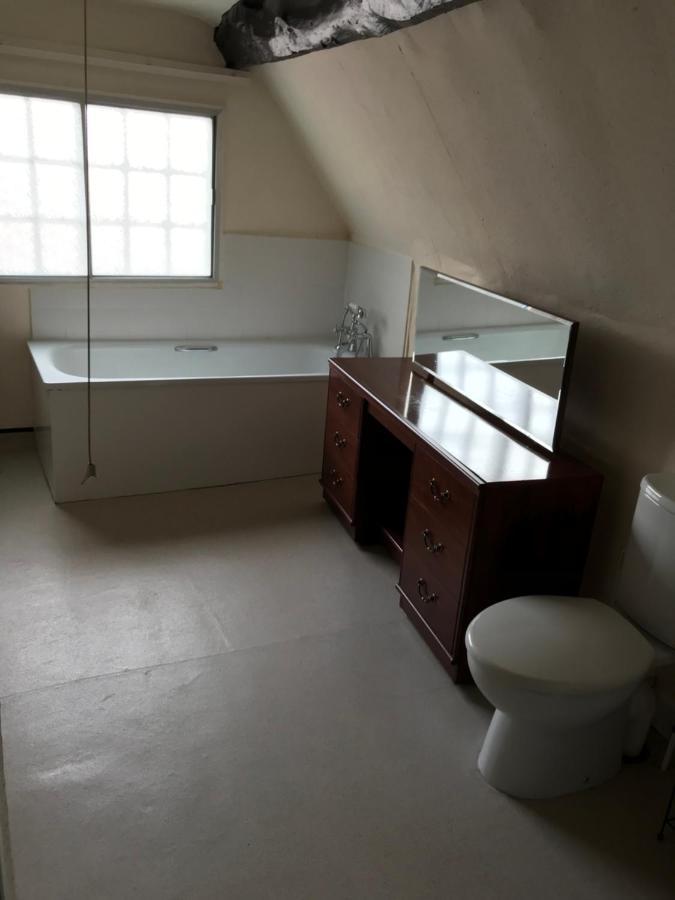 迪韦齐斯The White Bear住宿加早餐旅馆 外观 照片